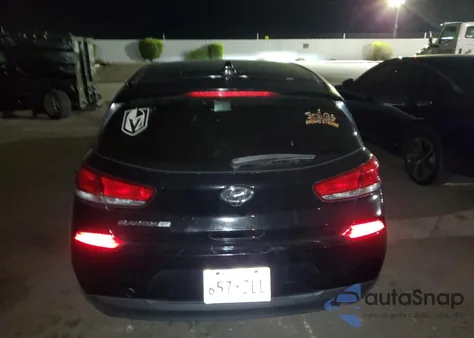 2019 Hyundai Elantra Gt z USA, uszkodzony, nr VIN KMHH35LE8KU117878